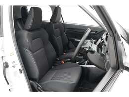 蒸れにくく快適な座り心地です。布なので滑りにくく耐久性が高く念入りなお手入れがいらないというメリットがあります。