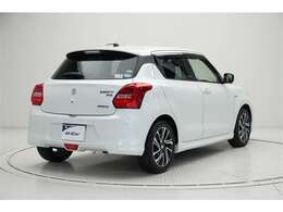 後続車から視認性の良いストップランプの配置で追突抑制になります。