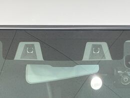 【スズキ　セーフティサポート】走行中に前方の車両等を認識し、衝突しそうな時は警報とブレーキで衝突回避と被害軽減をアシスト。より安全にドライブをお楽しみいただけます。
