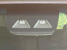 【スマートアシスト】走行中に前方の車両等を認識し、衝突しそうな時は警報とブレーキで衝突回避と被害軽減をアシスト。より安全にドライブをお楽しみいただけます。