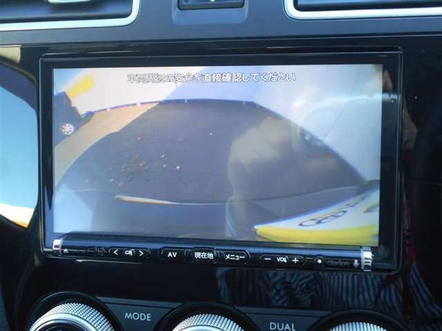 車庫入れの頼もしい味方！　バックモニター付いています！！