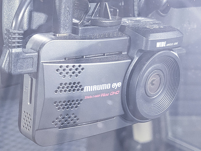 3カメラ同時録画タイプのドライブレコーダー！！（室内・前・後）