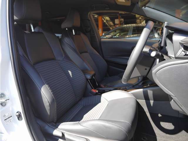 ■中古車だけではなく新車の販売・オリジナル設定も可能です。トヨタ、日産、ホンダ、スバル、ダイハツ、スズキ、マツダ、三菱の各社を取扱い。H24年度はスバル店の新車販売台数全国1位を獲得しました。
