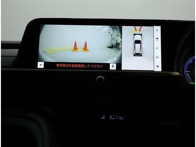 パノラミックビューモニター装備！トップビュー＆フロントビュー・車両に取り付けたフロント、サイド、バックカメラの映像を合成して画面上に表示させることで、低速時の運転を補助する装置です。