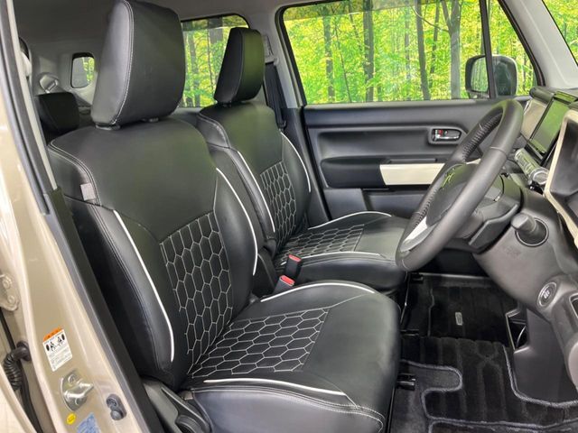 運転席シート廻りは使用感も少なく、良好な状態となっています。丁寧に使われていたことがよくわかりますね。