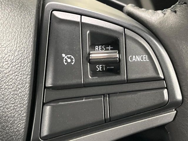 【クルーズコントロール】高速道路もラクラク走行。アクセルを離しても一定速度で走行ができ、長距離運転時の負担を軽減！加速・減速も簡単なスイッチ操作で調整できます。
