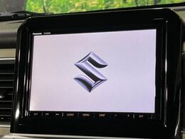 【純正8インチナビ】人気の純正ナビを装備しております。ナビの使いやすさはもちろん、オーディオ機能も充実！キャンプや旅行はもちろん、通勤や買い物など普段のドライブも楽しくなるはず♪