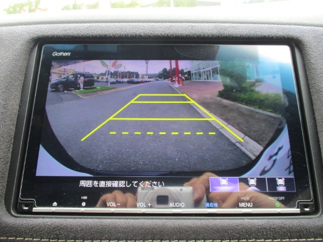 ナビゲーション付き！バックカメラ機能で駐車も安心☆