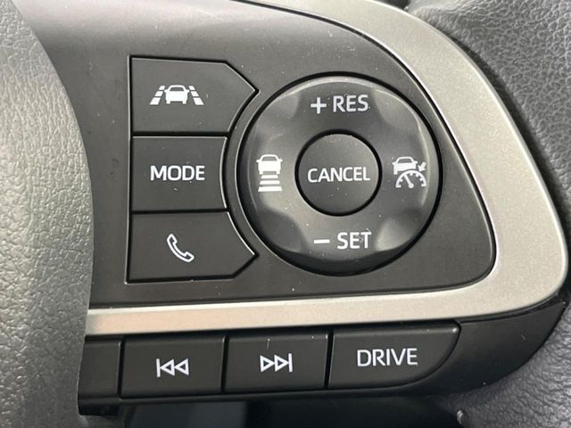 【レーダークルーズコントロール】高速道路での長距離走行が楽に！！自動で速度を保つクルーズコントロールが、衝突軽減システムと連携し、前方の車両を感知して車間を保つように速度調節してくれます！！