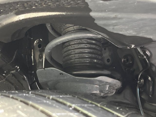 お車を安心してお乗りいただく為には、足回りの定期点検が欠かせません。サービスサポート（有償保証）では無料点検もご提供しており、安心のカーライフをお過ごしいただけるサポート体制が整っています。