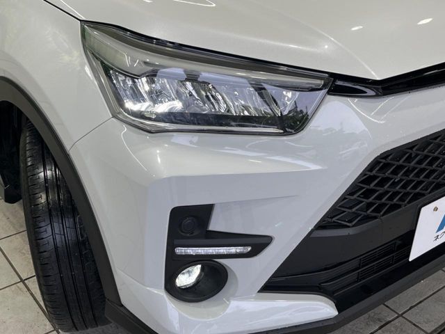 【LEDヘッドライト】悪天候や夜間走行時も良好な視界を確保し安心して運転できる高輝度LEDヘッドライトを装備！点灯速度が早く、消費電力も抑えられています。