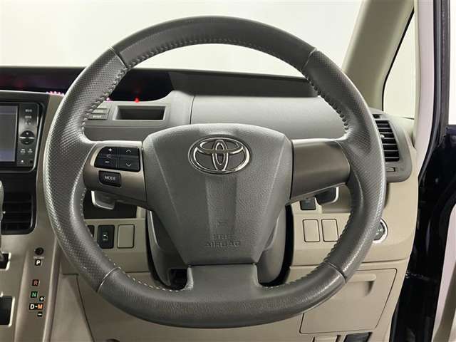 ドライバーに寄り添う快適な操作フィールをもたらすステアリングです。