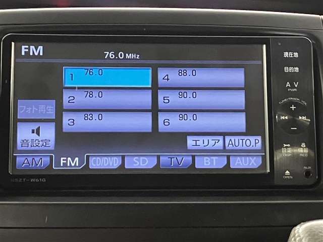 純正ナビを装備。タッチパネル式で使いやすく、お出かけもラクラクです。