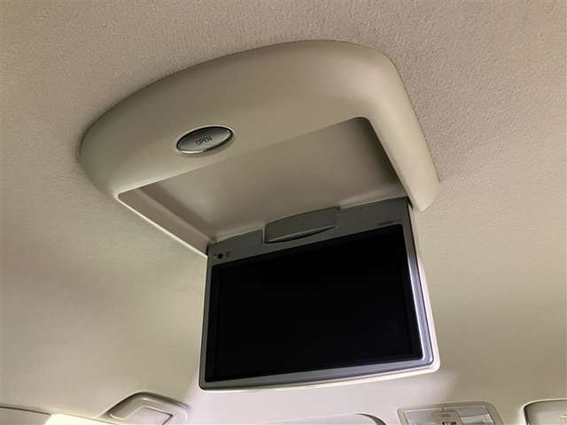 後席モニター付きでロングドライブもお子さまを飽きさせません！