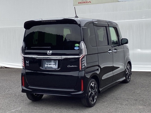 バックカメラが付いているのでバックでの車庫入れも安心です。