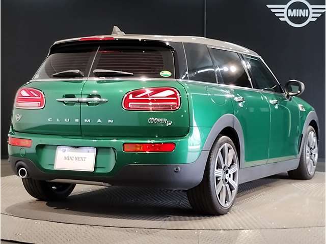 トランクルームにはカバーが付いており。目隠しや盗難防止などの効果が御座います。