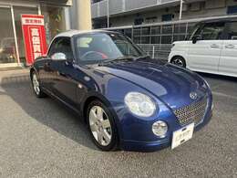 車庫保管のお車でしたので塗装状態は大変良好！艶々です！