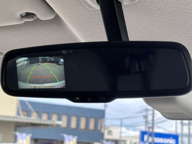 【　バックミラー　】ドラレコ付きの社外品を取り付けることも可能です！最近はやりのデジタルルームミラーも気になる方は是非一度ご相談を！！