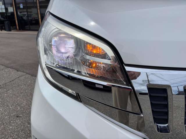 【　ヘッドライト　】悪天候や夜間の走行も視界良好で安心してお乗りいただけます。