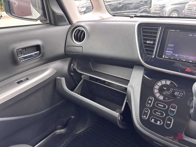 全車クリーニング済み！目立つ傷、汚れ、へたりなどなくコンディション良好です！！