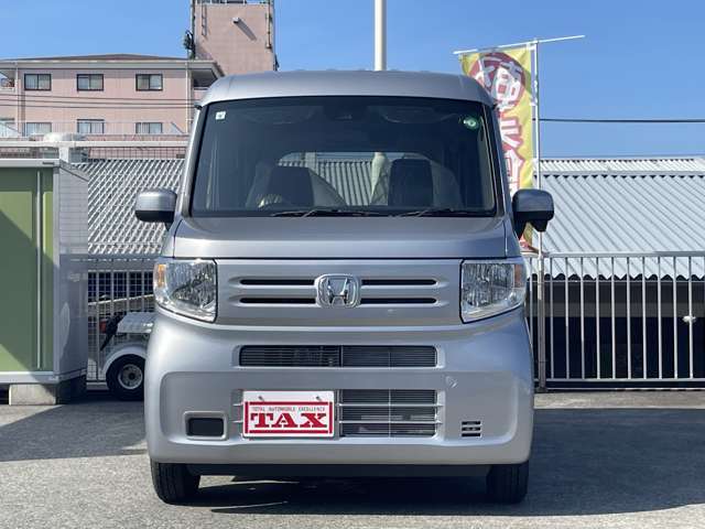 【展示車両】　当社は届出済未使用車を中心に、軽自動車から普通乗用車はもちろん、貨物車両やトラック・大型車両の中古車・登録済未使用車・新車すべてのお車が取扱可能！