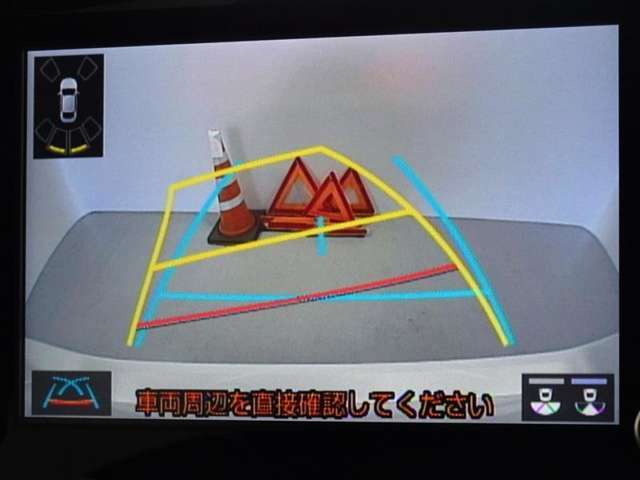 バックガイドモニターを装備してます、車庫入れもラクラクです。