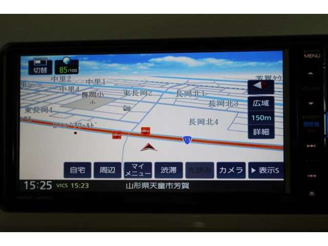 純正ナビを装備。タッチパネル式で使いやすく、お出かけもラクラクです。