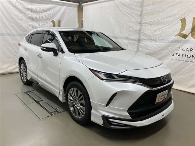 広々とした車内空間に優れた燃費性能。更にデザインも上質で人気のお車です！