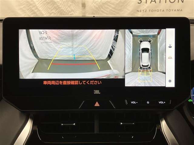 専用の4つのカメラにより、上から見下ろしたような視点で360度クルマの周囲を確認することができます！死角部分も確認しやすく、狭い場所での切り返しや前が長い車でも前の様子が見えます！
