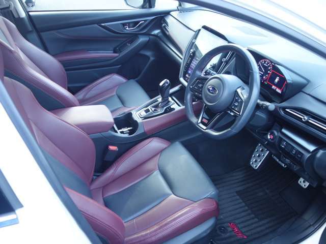 ★スマートエントリー＆プッシュスタートシステム★スマートキーを携帯していれば、キーをポケットなどから出さなくてもドアの施錠・解錠およびエンジン始動が出来ます！