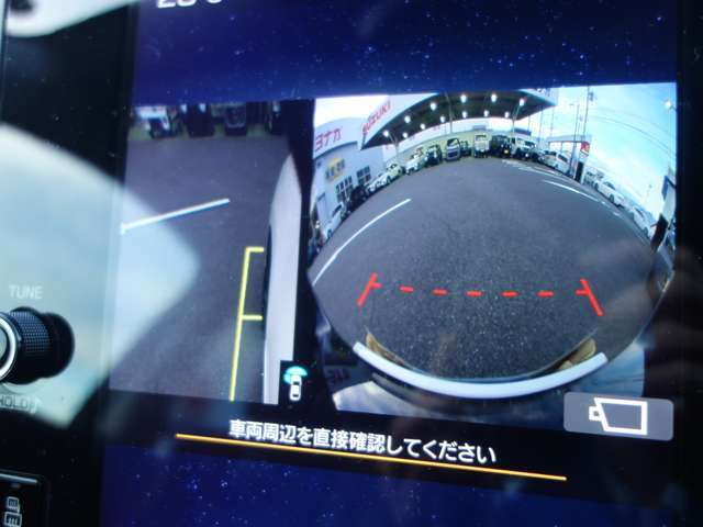 ★純正バックカメラ装備★車庫入れや縦列駐車の際、後退操作の参考になるガイドラインもモニターに表示するのでらくらくです！（フロント＆サイドカメラも搭載！）