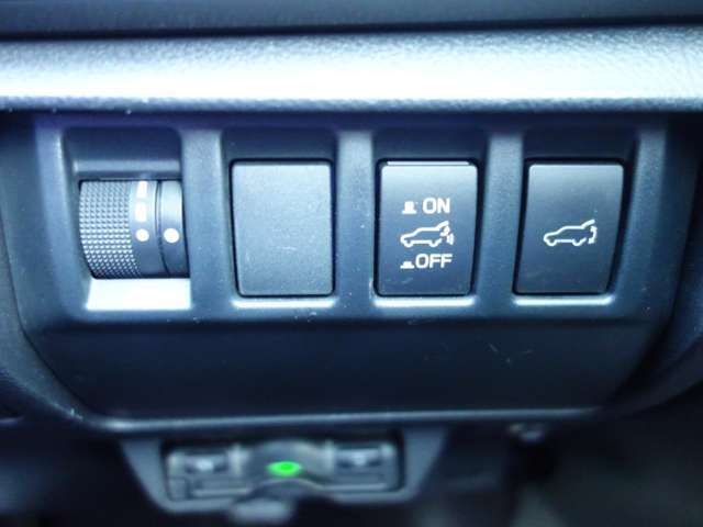 ★電動パワーバックドア★操作はワイヤレスリモコンキーでも出来ます！大きな荷物を抱えての積み込みにも楽ですよ！