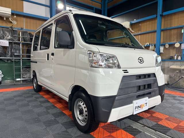軽バンの知識が豊富なスタッフがお客様の軽バン選びのサポートをさせていただきます。
