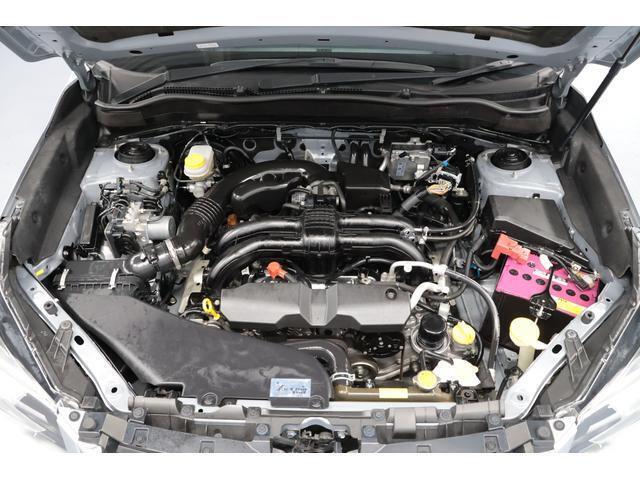 エンジンルームもクリーニング済みです。水平対向エンジン。SUBARUが理想のパワーユニットとして長年にわたり磨き続けているBOXERエンジン。軽量コンパクトで 低重心。