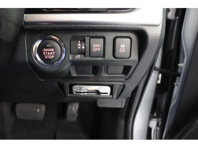 キーレスアクセス＆プッシュスタート。アクセスキーを携帯して運転席か助手席のドアハンドルの内側に触れるだけで開錠 ドアハンドルのセンサーに触れて施錠。