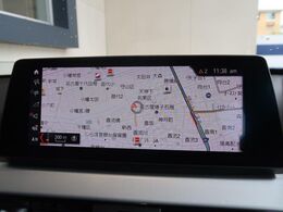 ●純正ナビ:一体感のあるナビは、高級感ある車内を演出してくれます。オーディオ機能も充実しておりますので、運転もより楽しめます♪