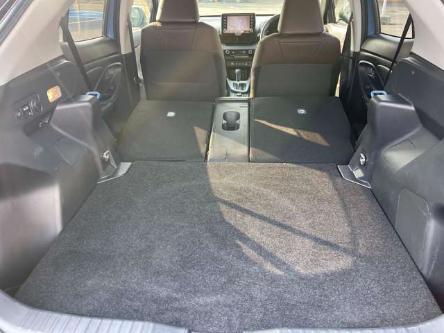 後ろも広々としていますよ！色々な用途でアレンジ出来ちゃいます！！ お車によってはフラットになります！