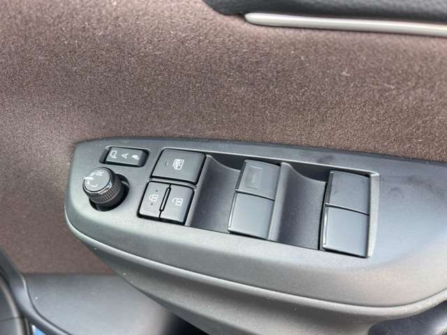電動格納ミラー・全席電動開閉ミラーの機能あります。