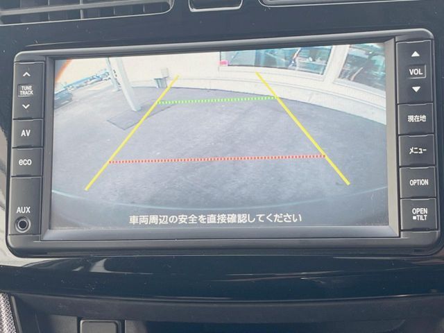 【バックカメラ】駐車時に後方がリアルタイム映像で確認できます。大型商業施設や立体駐車場での駐車時や、夜間のバック時に大活躍！運転スキルに関わらず、今や必須となった装備のひとつです！