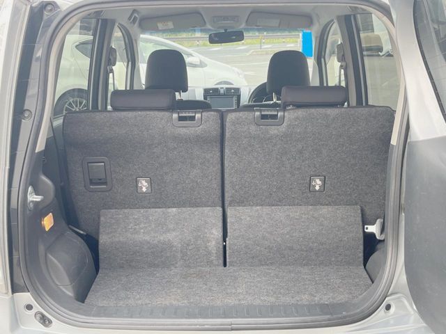 普段のお買い物や通勤、送迎等に十分な荷室スペースを確保しております。セカンドシートを倒すと、大きな荷物の積載も可能です♪