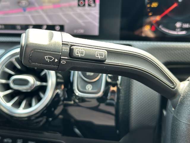 安心してカーライフを初めていただく事が出来る様、納車前にディーラー整備工場もしくは熟練メカニックが在籍する輸入車専門の整備工場にて点検を行い必要な整備を致します。