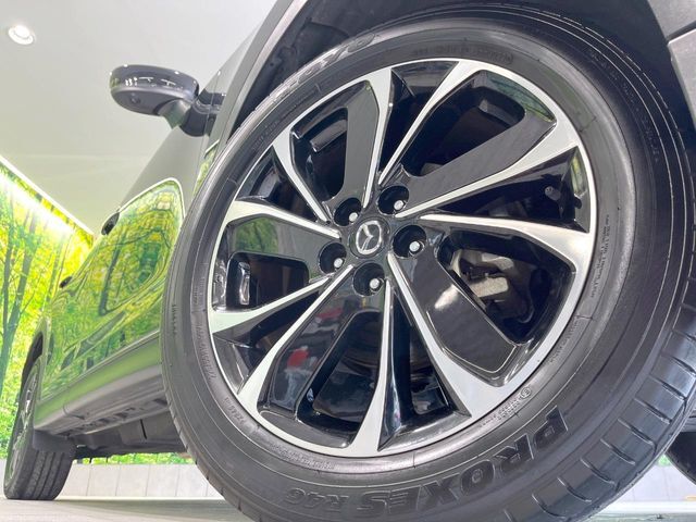 【純正オプション19インチアルミホイール】純正オプションホイールを装着。走行性能の向上に加え、外観もよりスタイリッシュになっています。
