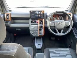 【　オ【インパネ全体】全方位で視界が広く、高い目線で運転もしやすいです！ートエアコン　】車内温度を感知して自動で温度調整をしてくれるのでいつでも快適な車内空間を創り上げます！