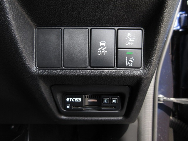 【ETC】便利なETC車載器も装備！高速道路の料金所もスムーズに通過できます。今や必須の装備ですね！お客様用にセットアップをしてのお渡しとなります！