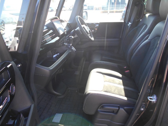 助手席スーパースライドシートです。スライドリアシートとのコンビネーションで空間を変化させ、シーンにあわせた使いやすさです。