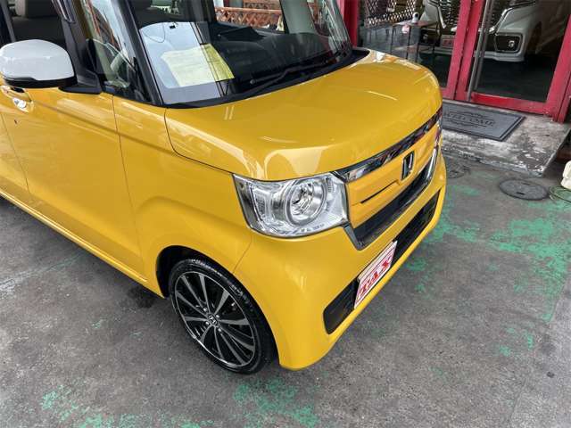 TAXは、プロの技術とプライドをもって、一物一価といわれる中古車に「安心」をお付けして、日本全国の皆様を笑顔にするカーライフをお届けします。