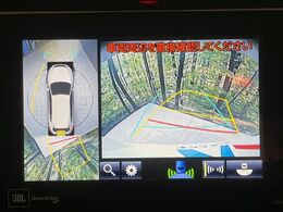 【パノラミックビューモニター】専用のカメラにより、上から見下ろしたような視点で360度クルマの周囲を確認することができます☆死角部分も確認しやすく、狭い場所での切り返しや駐車もスムーズに行えます。