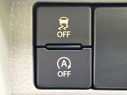 【アイドリングストップ】赤信号や渋滞で停車した際にエンジンを停止し、無駄な燃料の消費を抑えます。燃費向上や環境保護につなげる機能♪エンジンはブレーキを離せば再始動します。