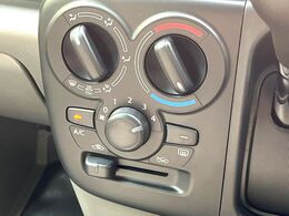 寒い冬も暑い夏も全席に快適な空調を届けてくれる、ダイヤル式エアコンを装備♪