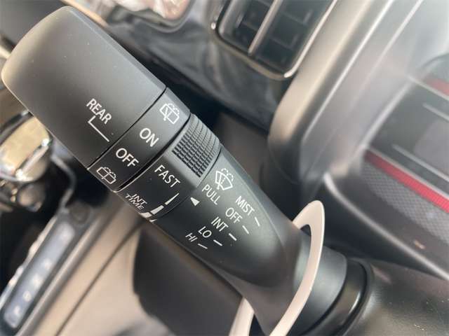 各種機能は使いやすい場所に付いています。